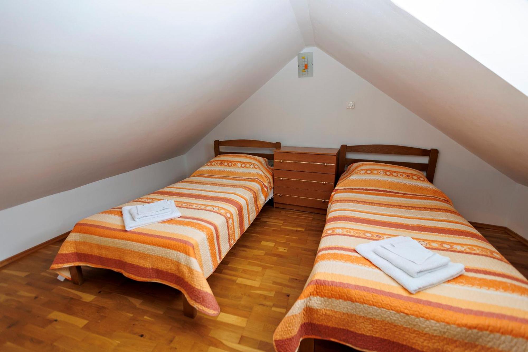 Apartments Baricevic Бол Екстер'єр фото