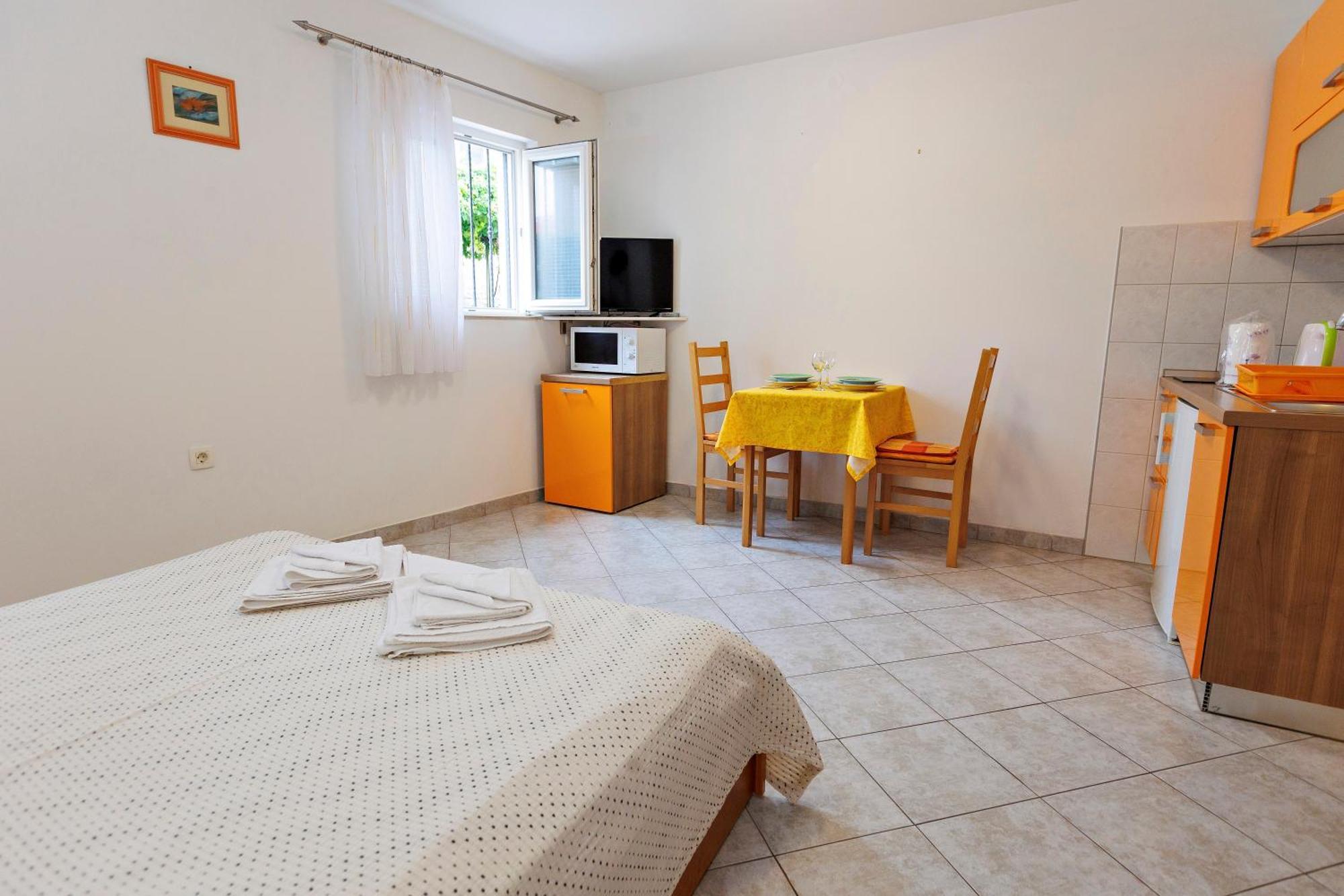Apartments Baricevic Бол Екстер'єр фото