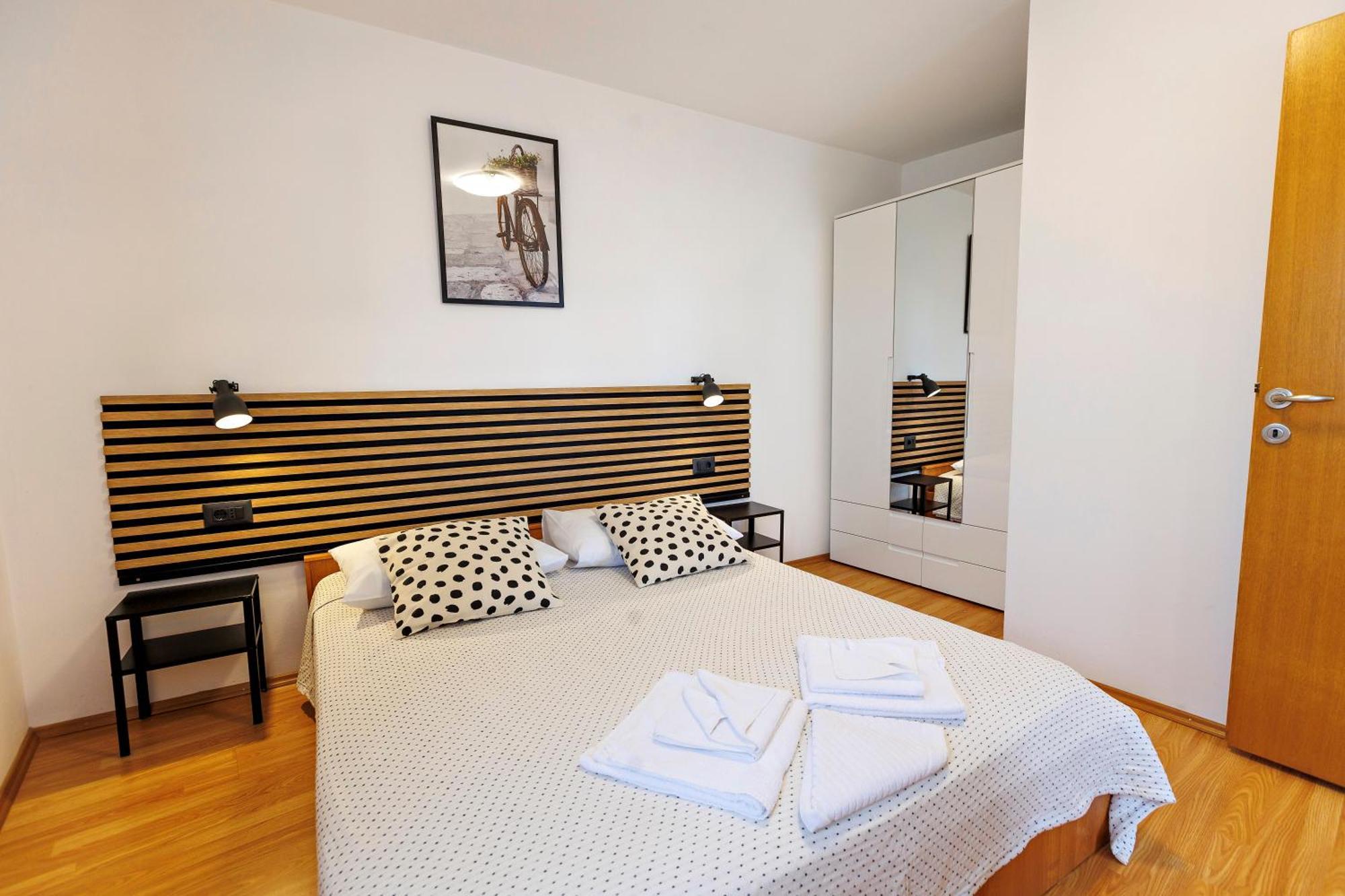 Apartments Baricevic Бол Екстер'єр фото