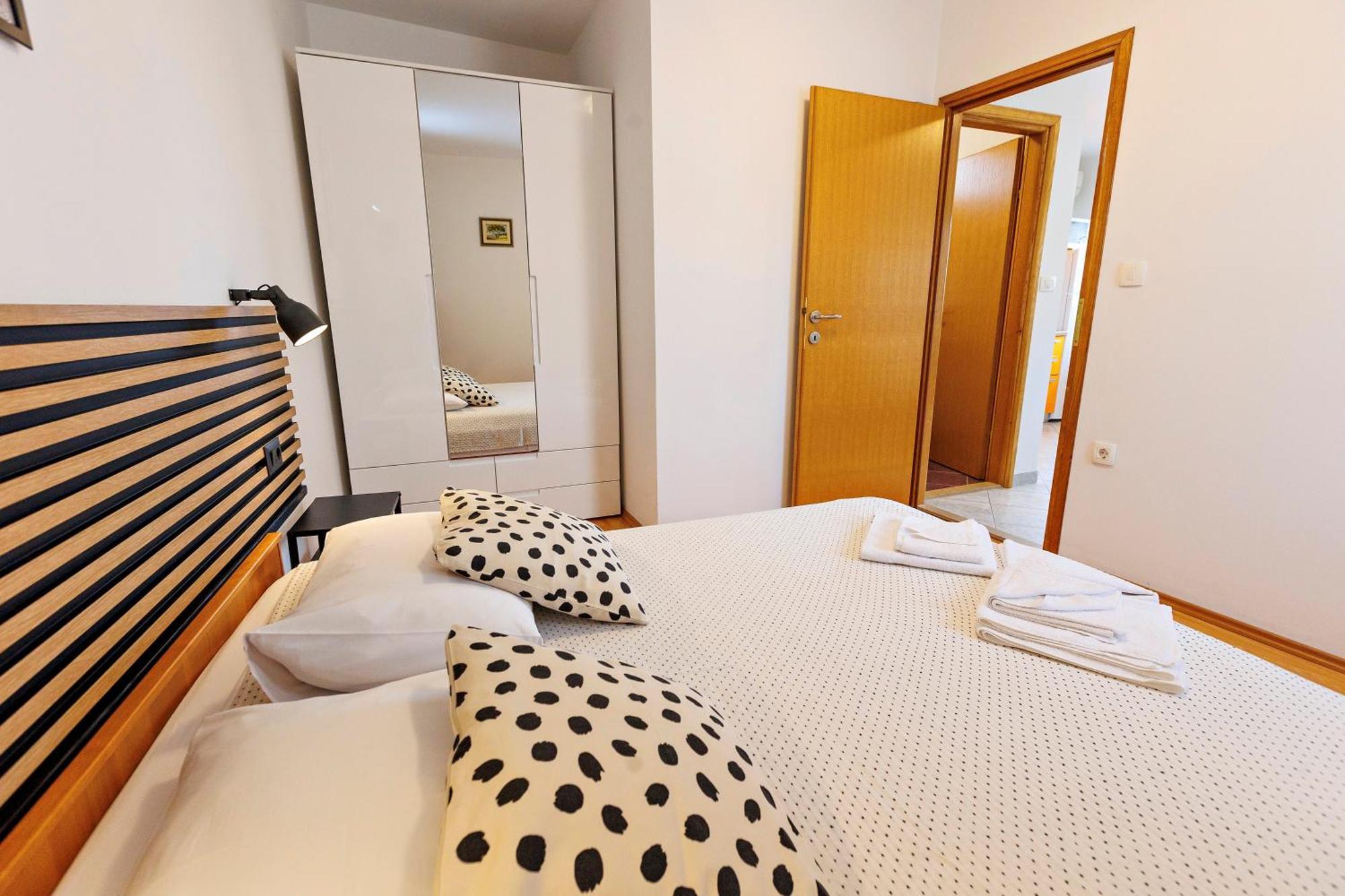 Apartments Baricevic Бол Екстер'єр фото