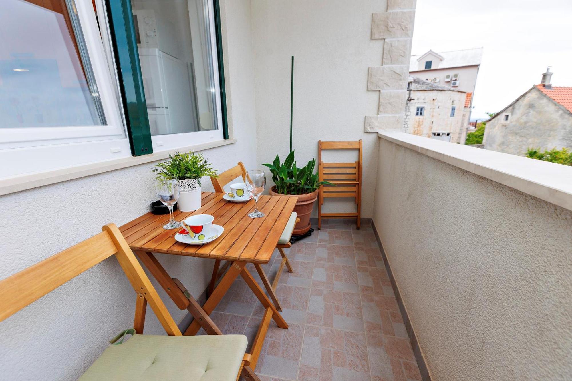 Apartments Baricevic Бол Екстер'єр фото