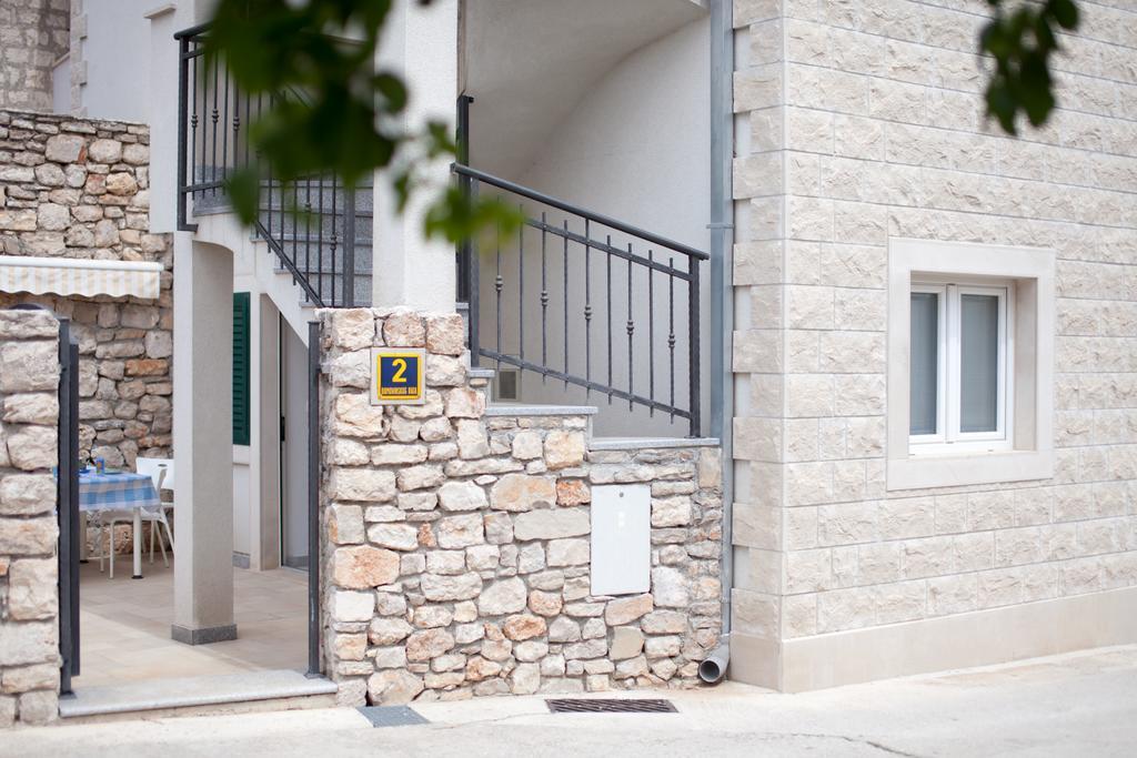 Apartments Baricevic Бол Екстер'єр фото