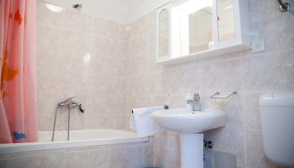 Apartments Baricevic Бол Екстер'єр фото